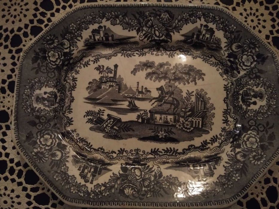 Real Fábrica de Sacavém , 2 prato e 1 travessa , Faisão e Estátua