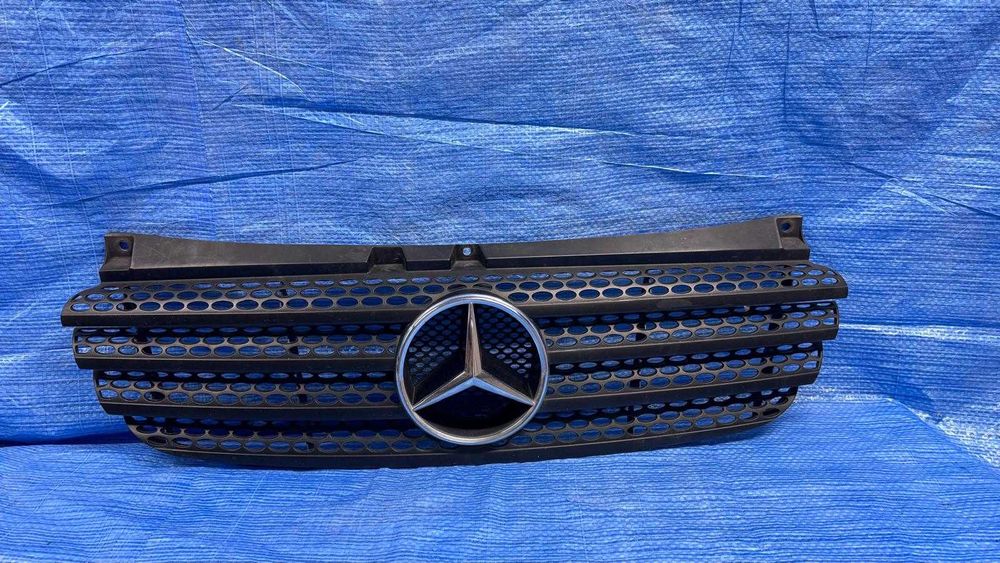 Mercedes Vito A639 W639 grill Atrapa Oryginał Kompletna Bardzo Ładna