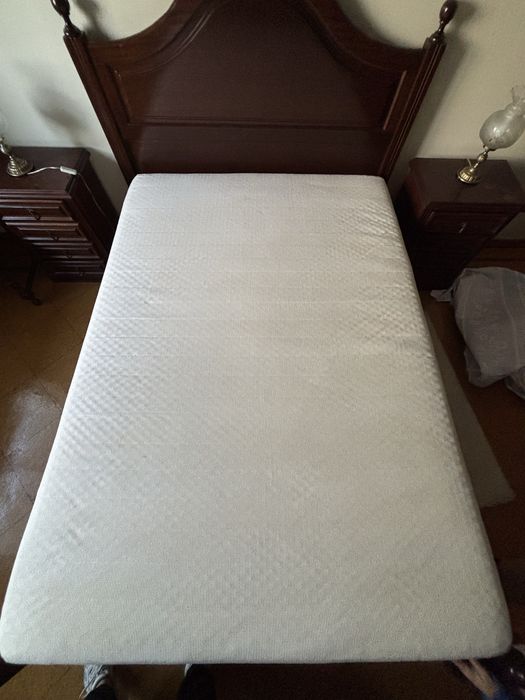 Cama madeira escuro + Colchao