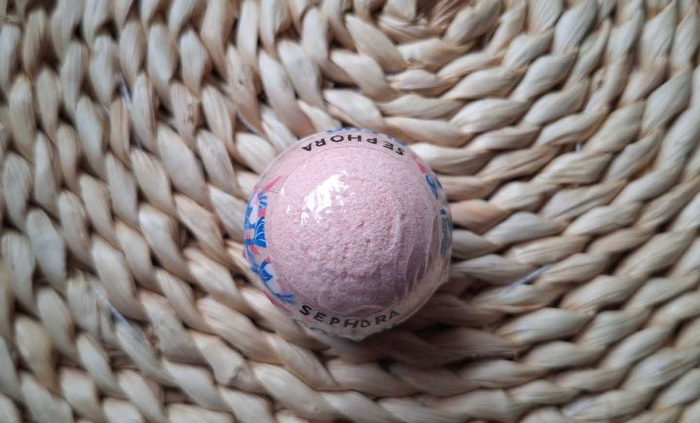 Dwie musujące kule do kąpieli Kwiat bawełny Sephora kosmetyk wegański