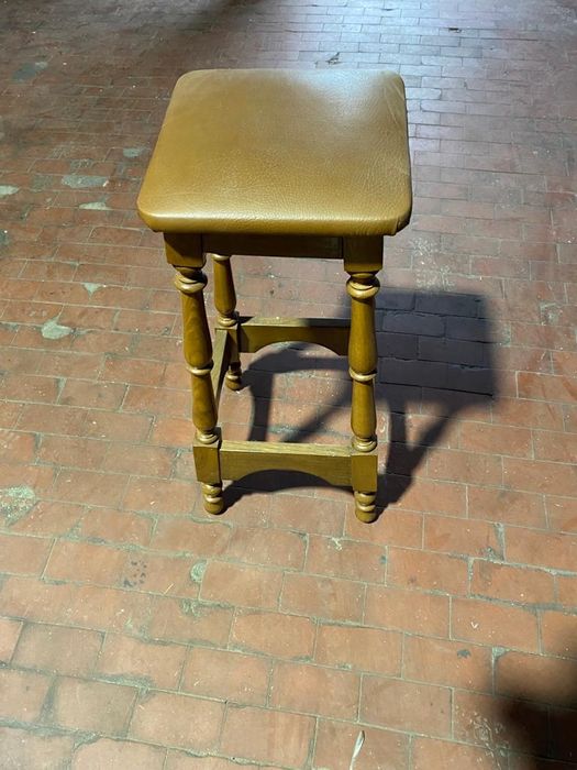 2 bancos altos em bom estado