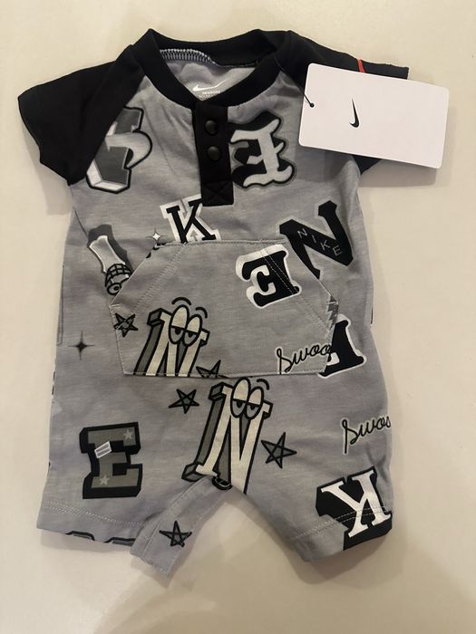 NIKE Tee Romper Body - kombinezon niemowlęcy szary 50/56