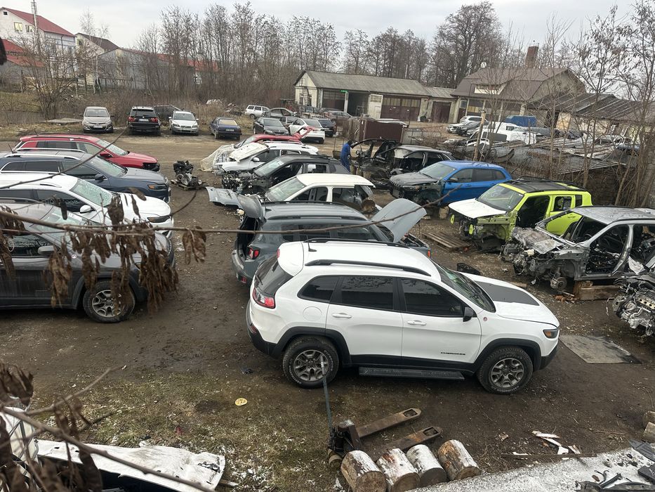 Розборка Jeep Renegade 2017 крило двері мотор коробка стойка піввісь