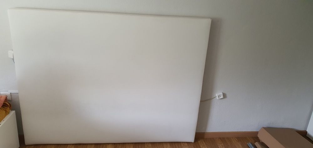 Cabeceira de cama em pele