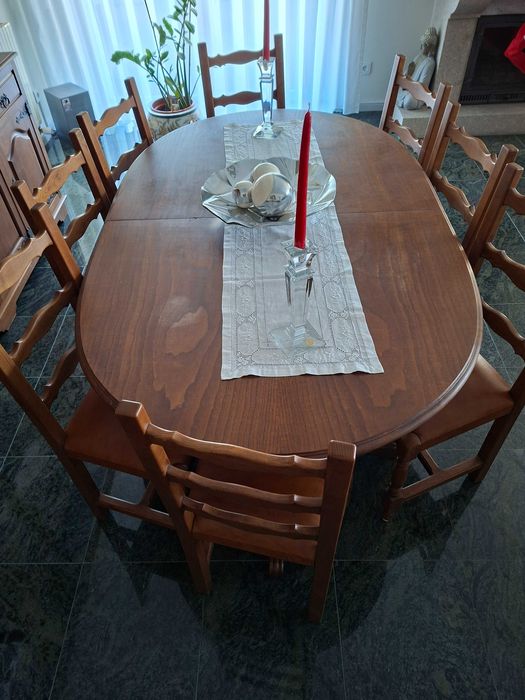 Mesa oval extensivel