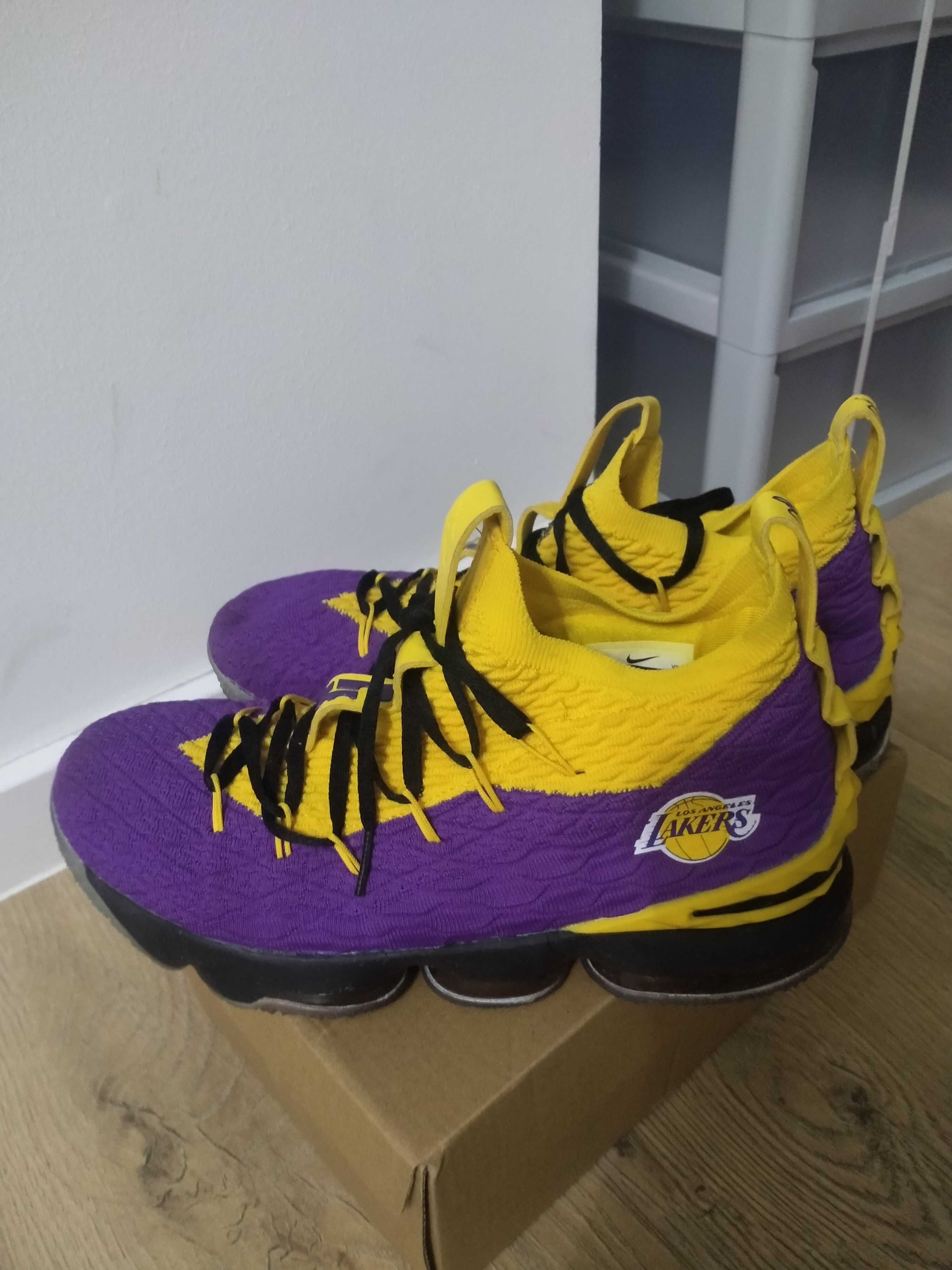 Lakers vapormax sale