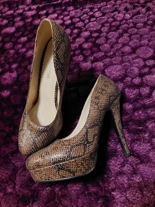 Sapato salto alto agulha