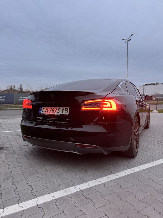 Tesla Model S P85 2014