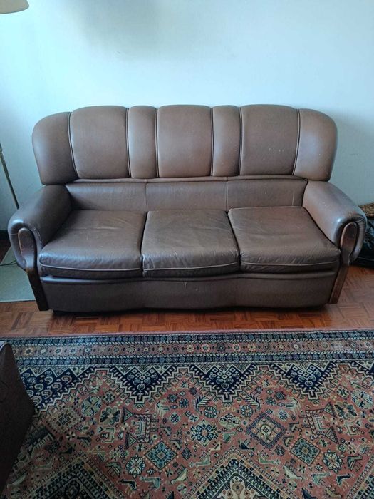 vendo senhorinhas e sofa cama de pele de 3 lugares