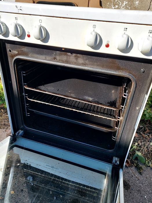 Kuchnia elektryczna z piekarnikiem