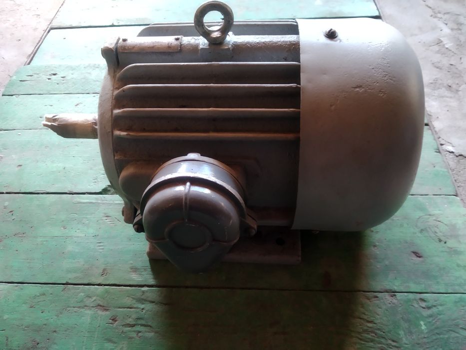 Электро моторы  фланцевые и лапковые