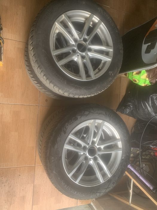 Jantes BMW 16 com pneus em otimo estado