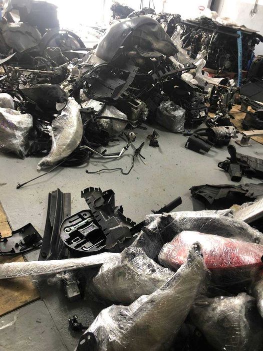 Двигун, балка, бампер, фара, стоп, цапфа, рульова рейка Peugeot 3008