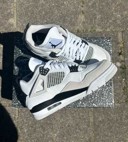 Jordan 4 retro Military black R.42