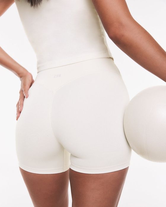 Шорти CSB Form Invisible Scrunch Shorts 4"