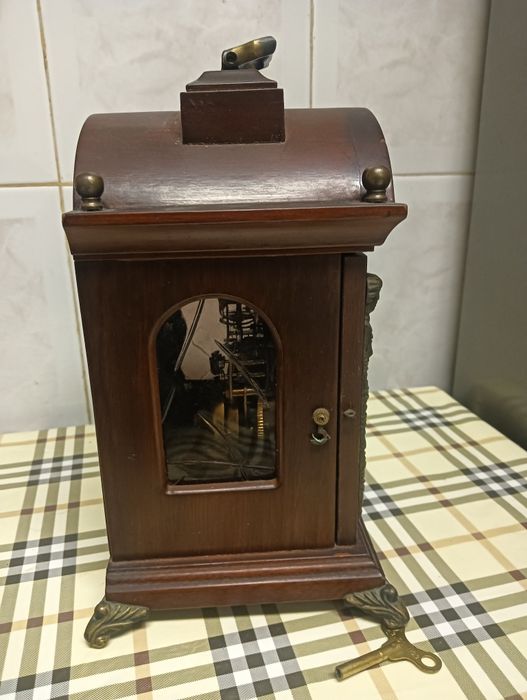 Relógio vintage bem estimado