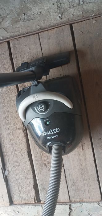 Пылесос Samsung VC-5916V мешковый самсунг.