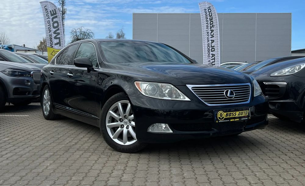 Lexus LS