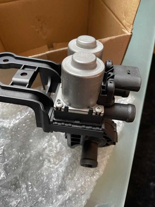 Audi A6 4F Válvula de regulação do líquido de refrigeração