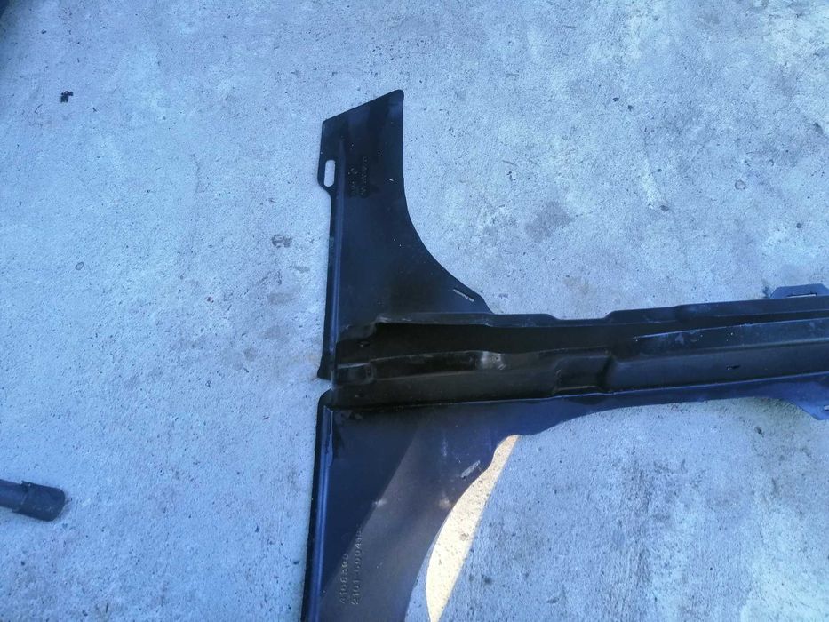 Продам бiчне скло на Ваз 2101-2106 i пластик салону на класику.
