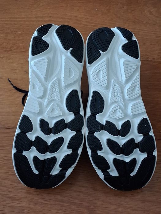 Hoka Clifton 10 Pretos nunca usados - 43 1/3