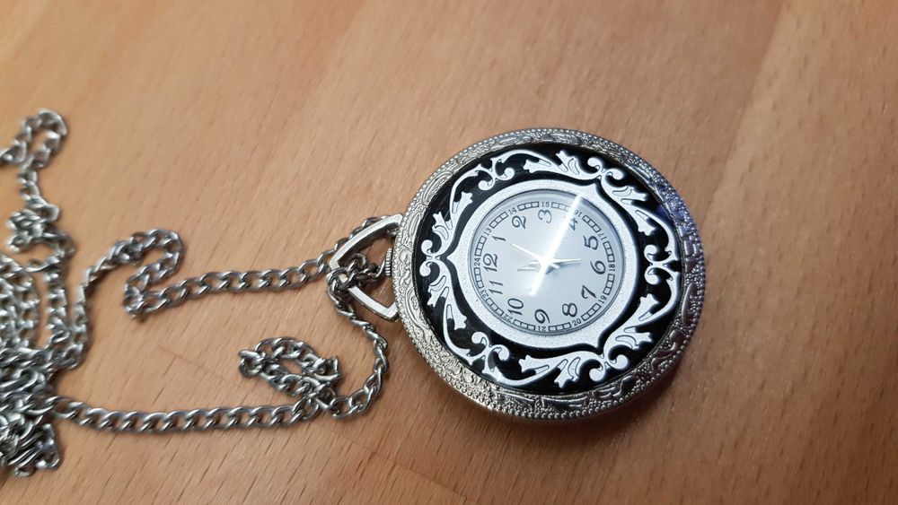 Wisiorek naszyjnik zegarek quartz