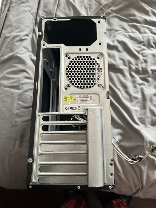 Caixa PC ATX Mid-Tower (Preto) e fonte 550W– Low-Cost