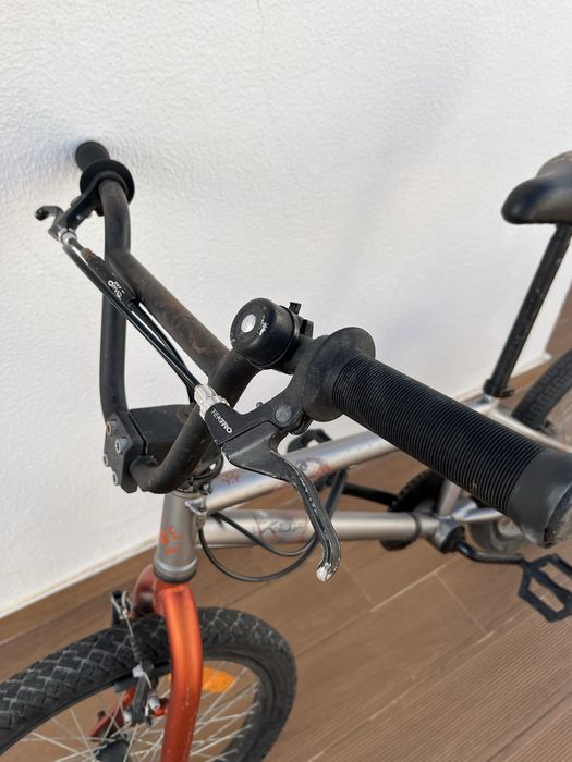 Bicicleta BMX em excelente estado