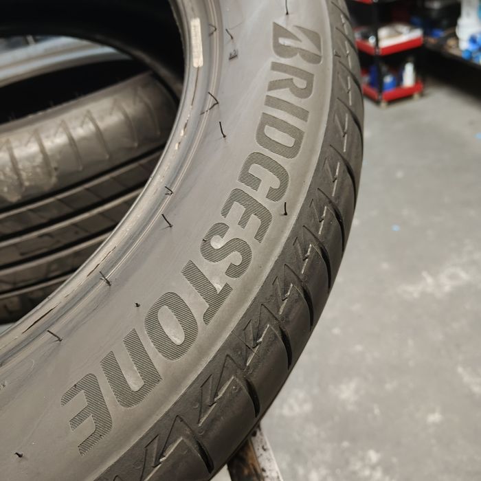 225/55/17 Sprzedam parę opon letnich Bridgestone