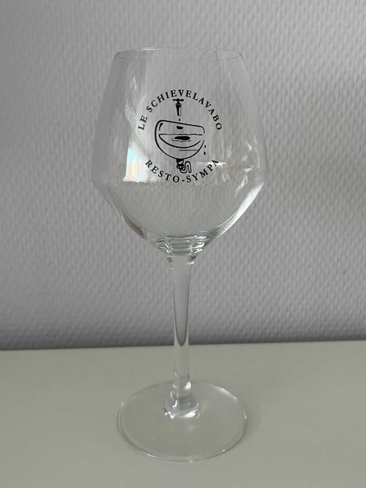 Ładny pękaty kieliszek do wina – Le Schievelavabo