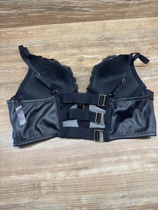 Private collection by Hunkemöller biustonosz  ze skóry z zameczkami
