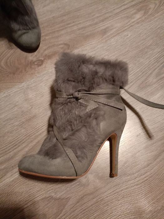 Piękne botki z futerkiem rozmiar 38