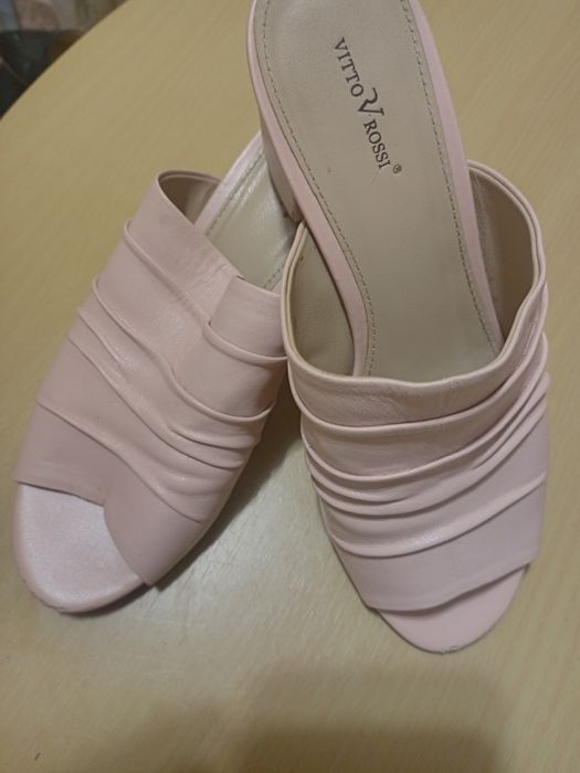 Шлепанцы розового цвета