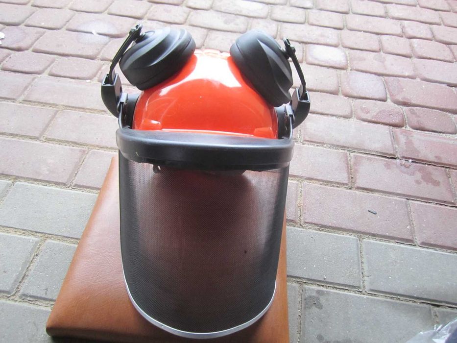 kask drwal leśny  JSP-NAUSZNIKI-SIATKA-OSŁONA-twarzy