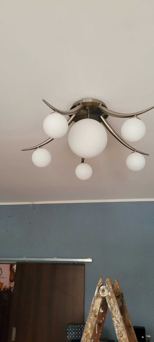 Lampa sufitowa do salonu