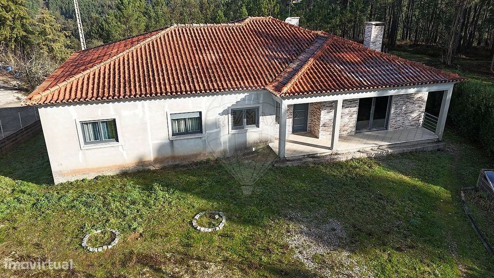 Moradia T4 para venda