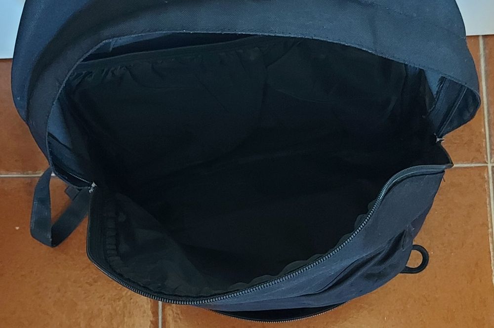 Mochila preta em bom estado