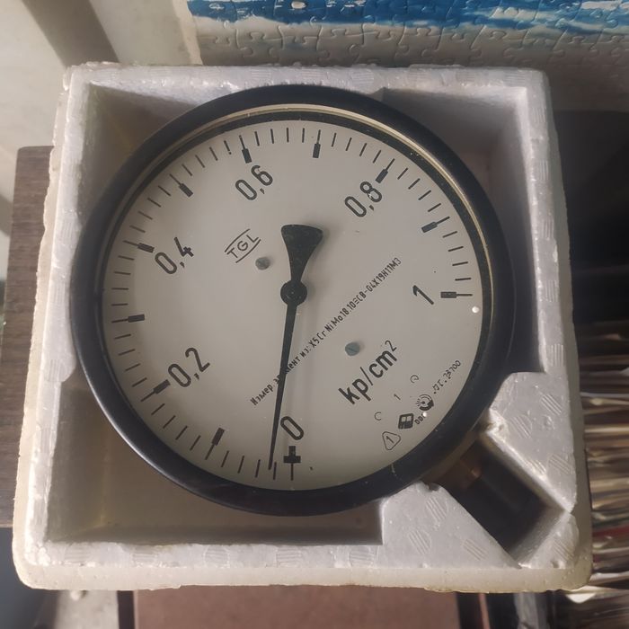 Манометр новый в коробке