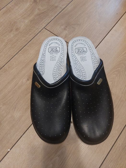 Nowe klapki medyczne czarne włoskie anatomico 44 męskie
