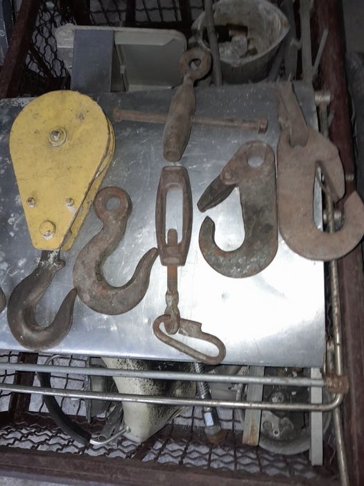 Haki haczyki i bloczki, śruby rzymskie