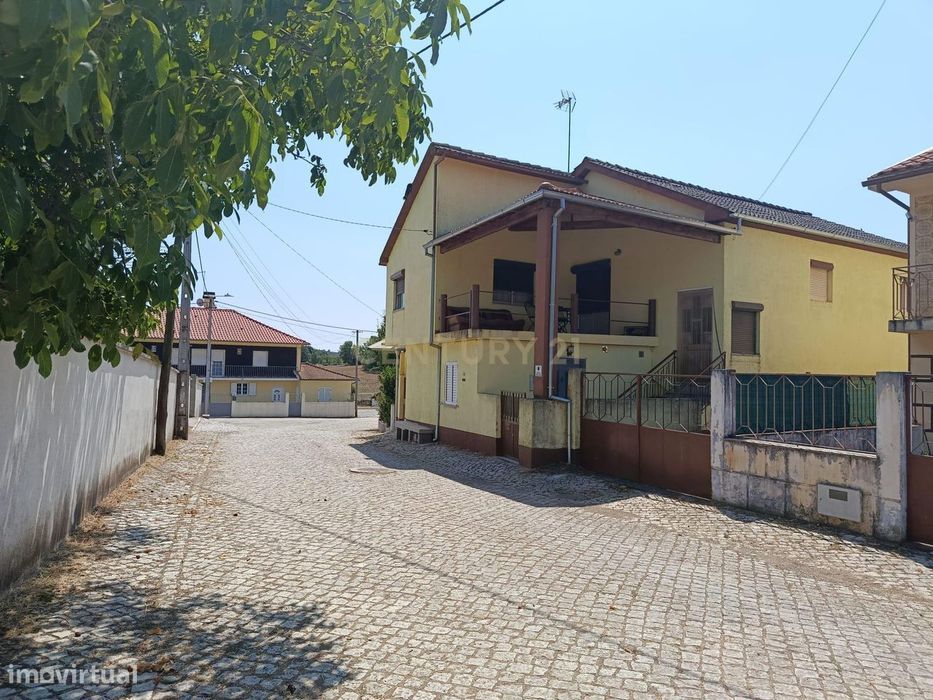Moradia T4 com Terreno - Salsas - Bragança