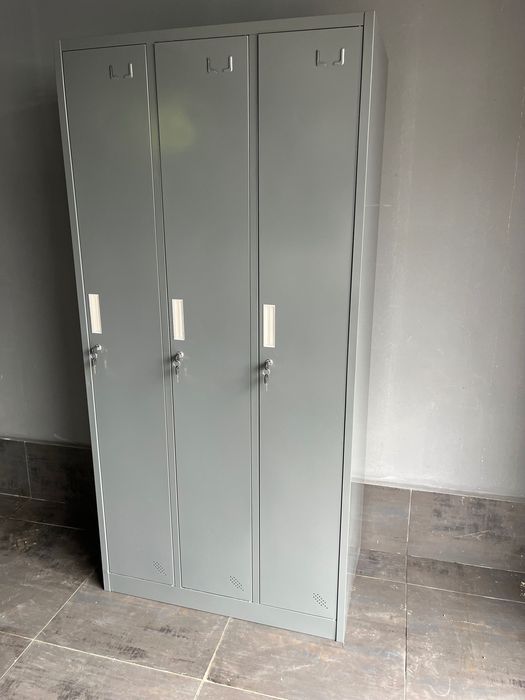 szafa ubraniowa szatnia pracownicza BHP 3 drzwiowa metalowa zaplecze W