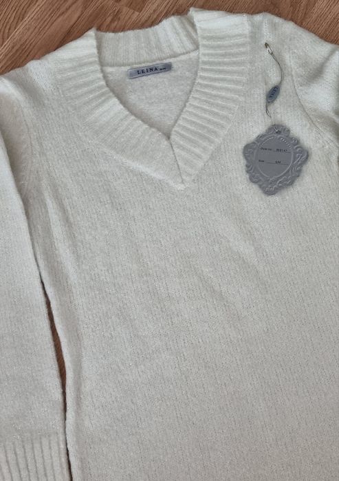 Vestido de malha, branco com apontamentos brilhantes, comprido. S/M