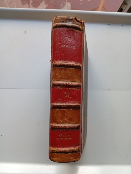 Livro antigo – Os Maias, Eça de Queiroz