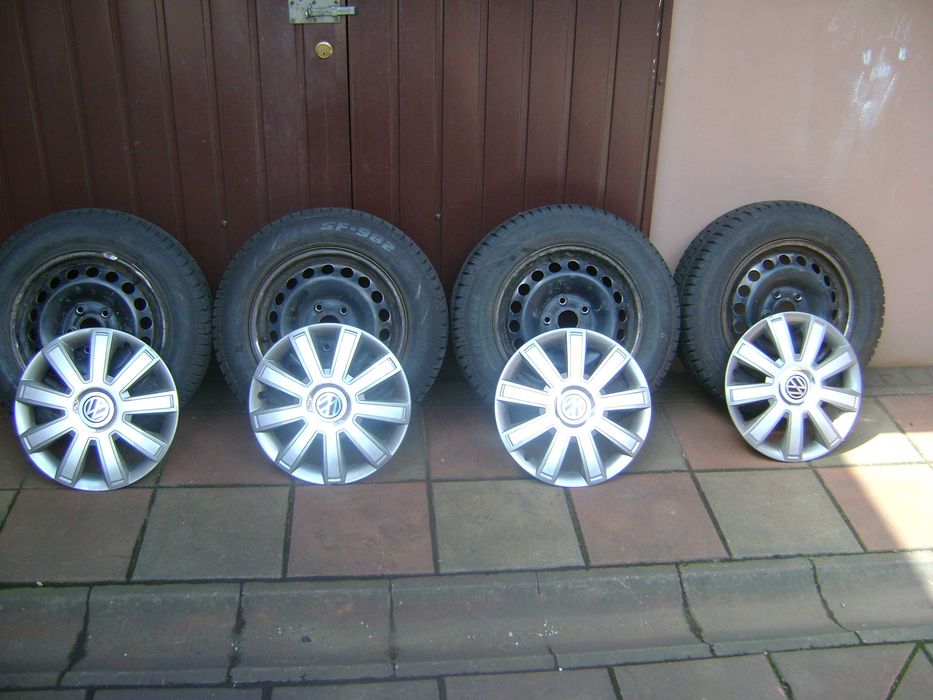 Komplet opon zimowych na felgach stalowych 195/65/15 VW SEAT
