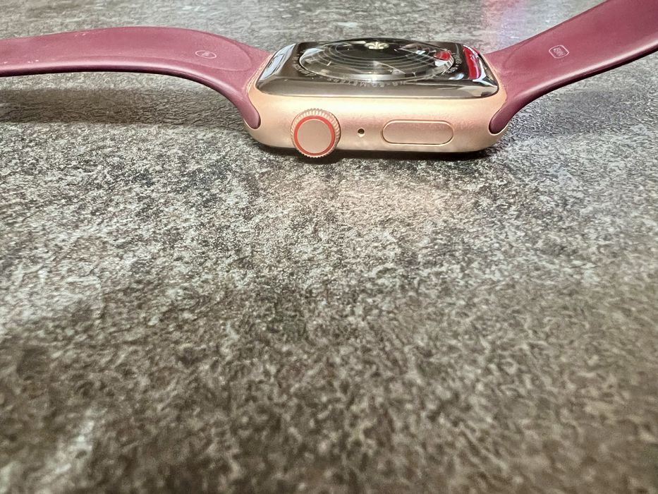 Apple Watch SE смарт годиник