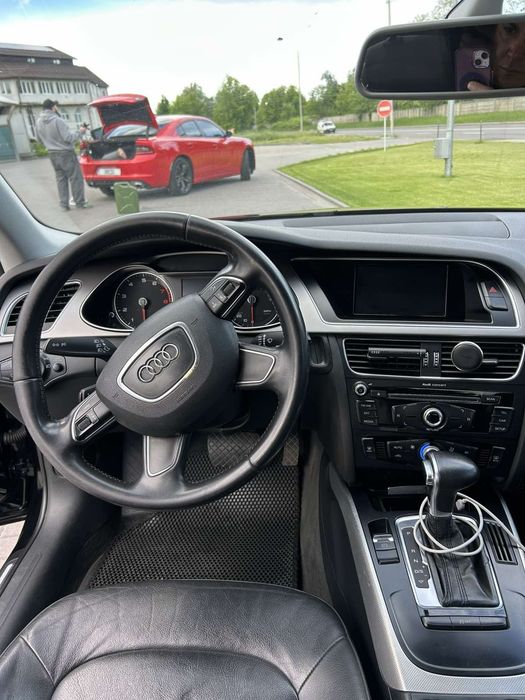 Audi A4 b8 2013  2.0 бензин ,