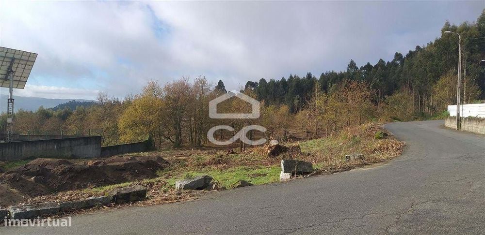 Vende-se Terreno de construção em Oliveira Sta Maria
