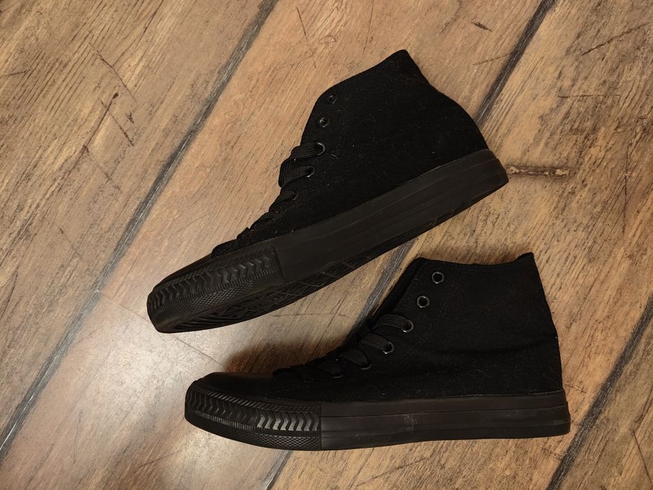 Продам черные кеды