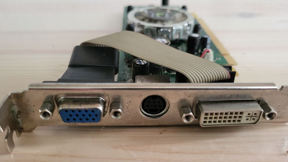 GeForce 7300 SE  em boas condições